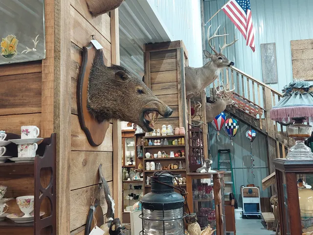 CreekSide Flea Market & Anitiques