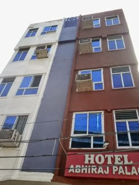 Hotel Abhiraj Palace