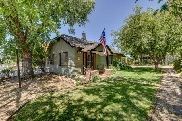 Pleasant Street Cottages
