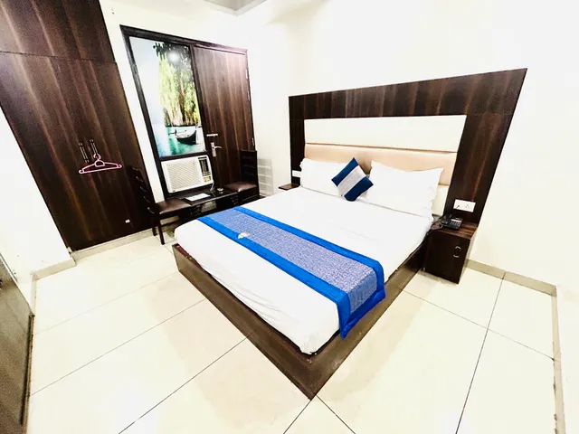 Hotel Sky Wood At Airport