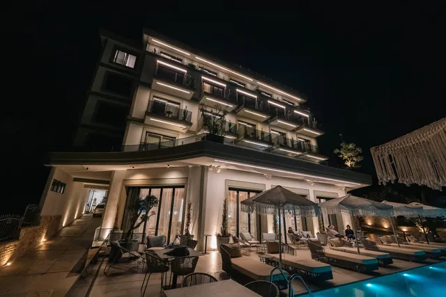 Mazarine Hotel and Restaurant