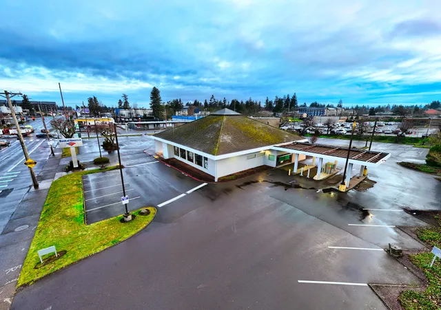 Bank of America (with Drive-thru ATM)
