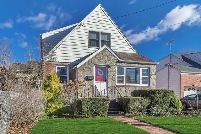 Stella Nikoloudakis at Douglas Elliman Real Estate - Roslyn, NY