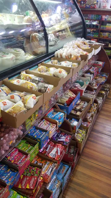 Queen's Pizza & Deli