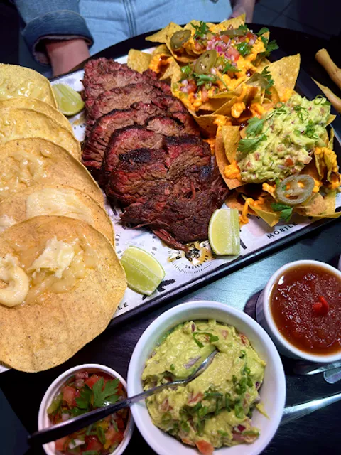 PIG PRAIANO · SMOKED BBQ