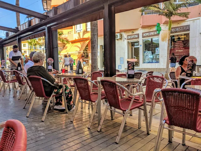 Cervecerías La Sureña y 100 Montaditos