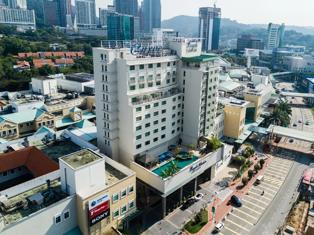 Royale Chulan The Curve