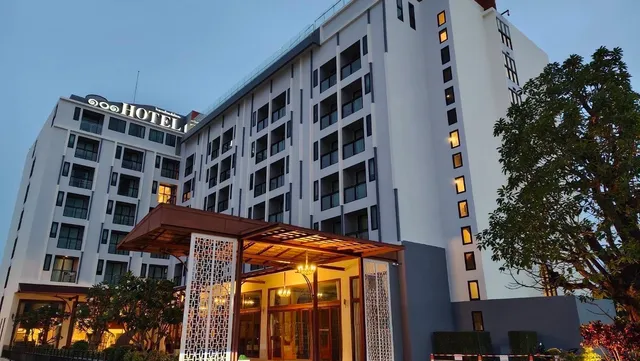 โรงแรมร้อยเอ็ดโฮเทล / 101Hotel Roi Et