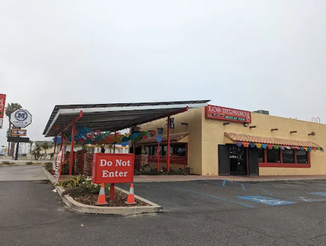 Los Hermanos Restaurant