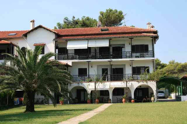 Lagonisi vista paese