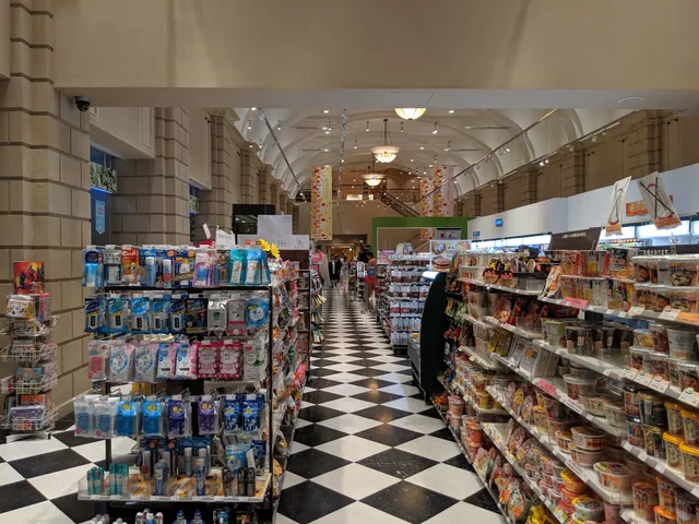 FamilyMart; Huis ten Bosch Hotel