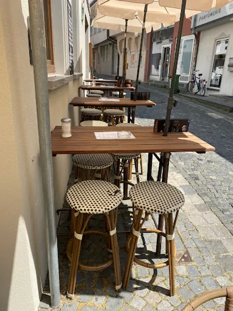 MEZZO Cafe Restaurant