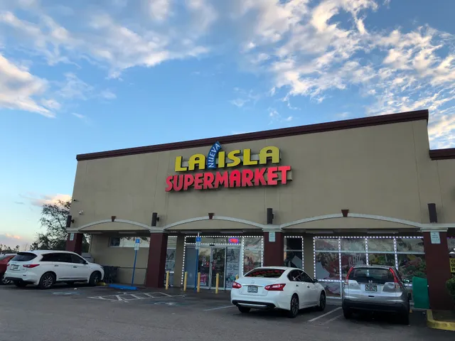 La Nueva Isla Supermarket