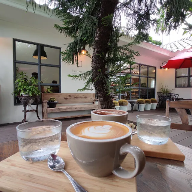 Hom•mes Cafe (Bun / Bowl / Brew)