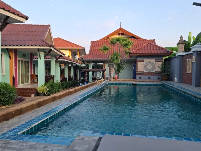 ไข่ปู พลู รีสอร์ทเกาะล้าน