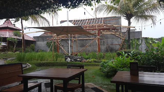 Bale Tingtrim Pujasega Resto Garut