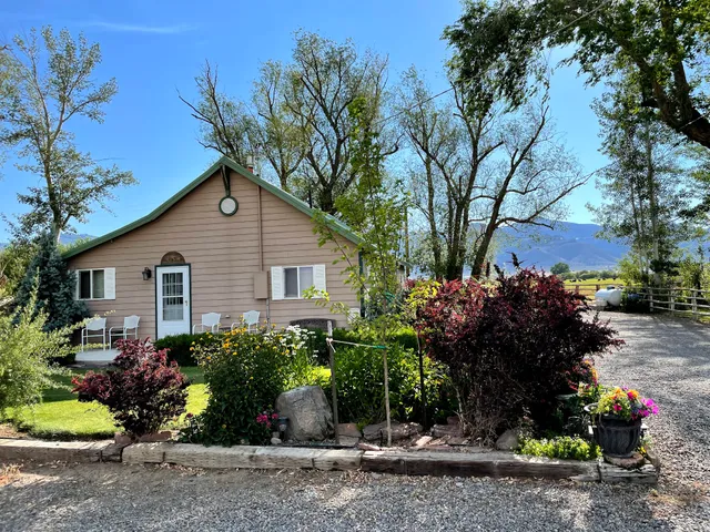 Cockrell's High Desert Lodging