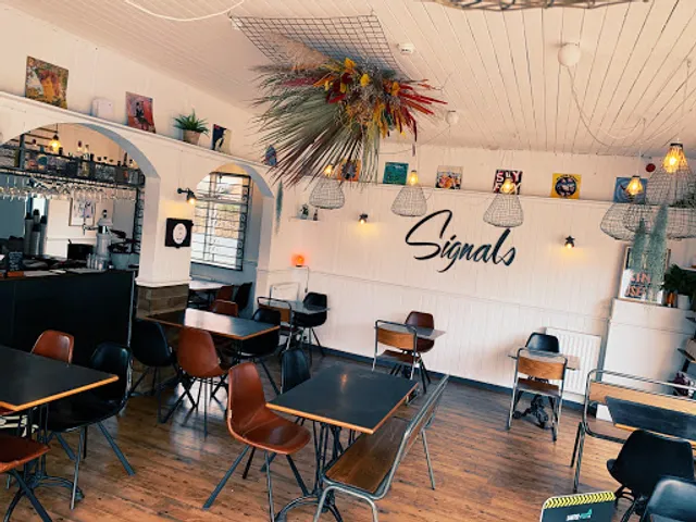 Signals Cafe + Bar
