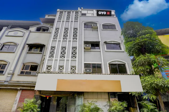 OYO 47725 Royal Inn Lodging