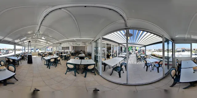 Restaurant A La Bonne Renommée (ouvert en saison )- Huît'Renouleau (ouvert toute l’année 7/7)