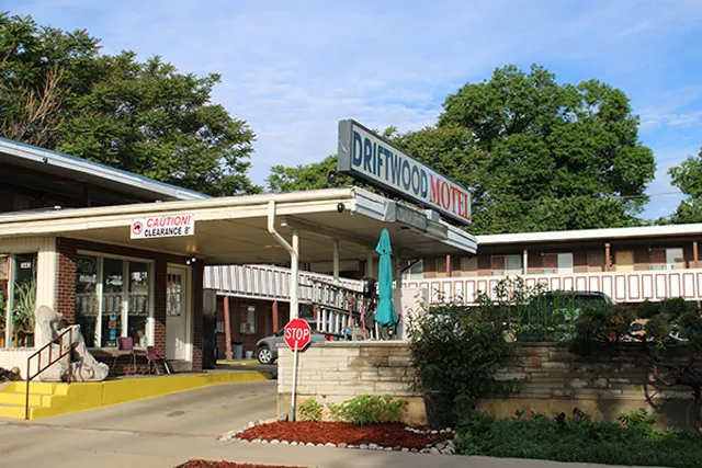 Driftwood Motel