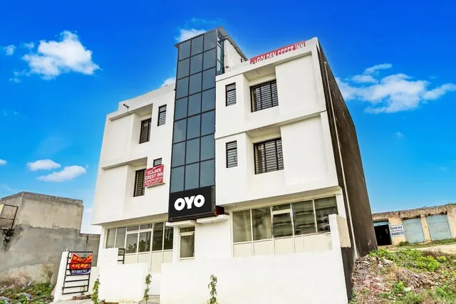 Flagship Golden Crest Inn