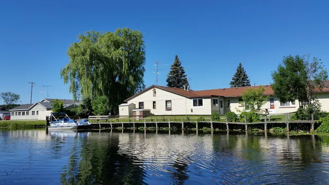 Way North Motel & Cabins