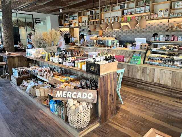 DE 𝓪 DEVERAS – ᴍᴇʀᴄᴀᴅᴏ & ᴄᴀꜰᴇ́ [Sucursal: Mercado de las Rosas]