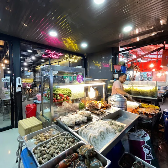 Street Seafood by Noi