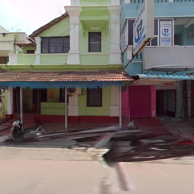 OYO 37092 Spacious 3bhk @ White Town