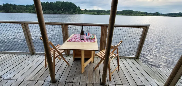 Hébergement insolite et restaurant Lacustra