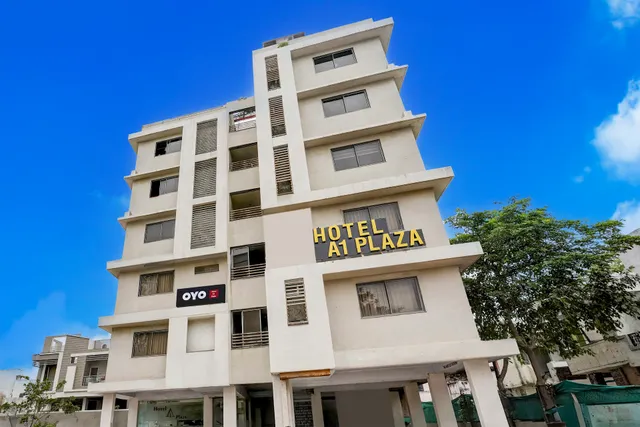 Super OYO Hotel A1 Plaza