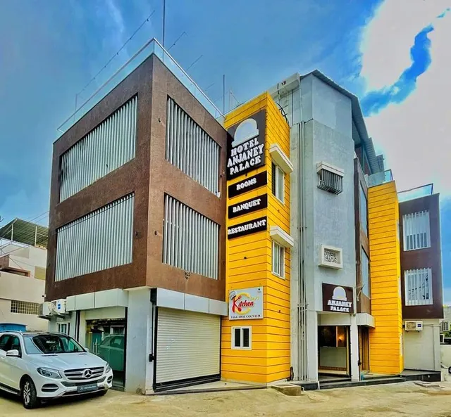 Collection O Hotel Anjaney Palace