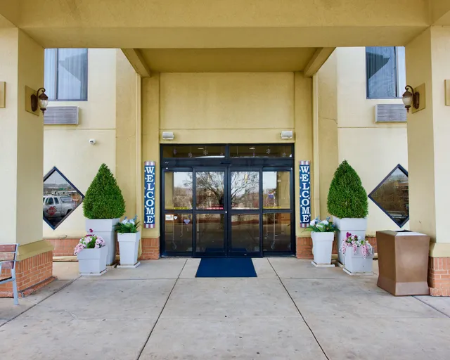 Holiday Inn Express & Suites St. Louis West - Fenton by IHG