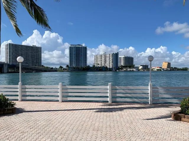 International Inn on the Bay