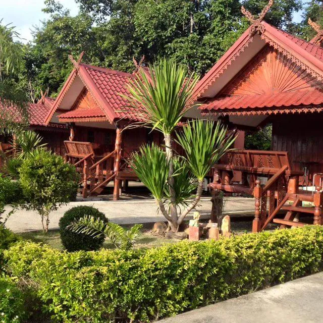 เรือนจิรา รีสอร์ท