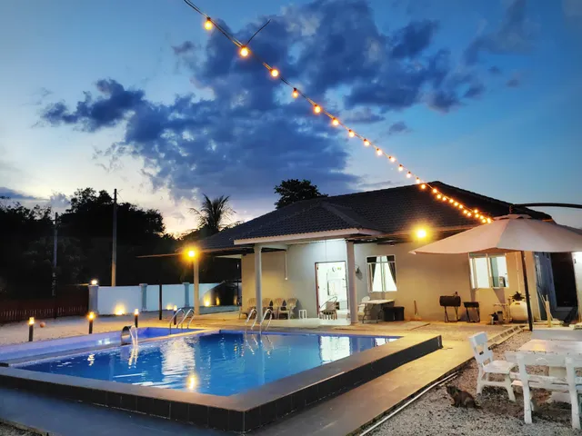 Kvaloya Homestay with Swimming Pool