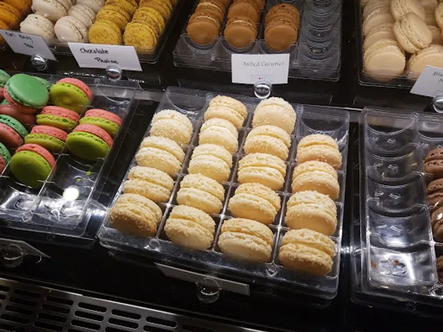 Le Macaron French Pastries