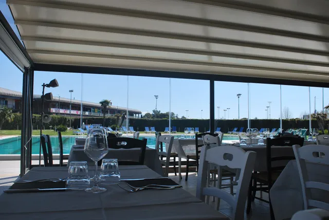 Aris Ristorante & pizzeria & Wine Pub