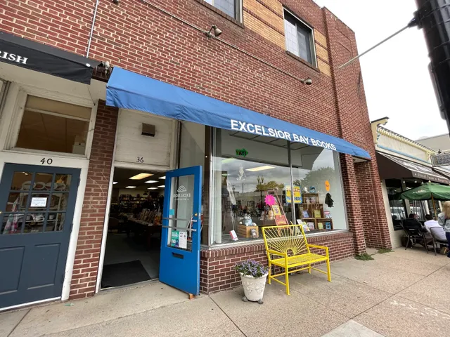 Excelsior Bay Books