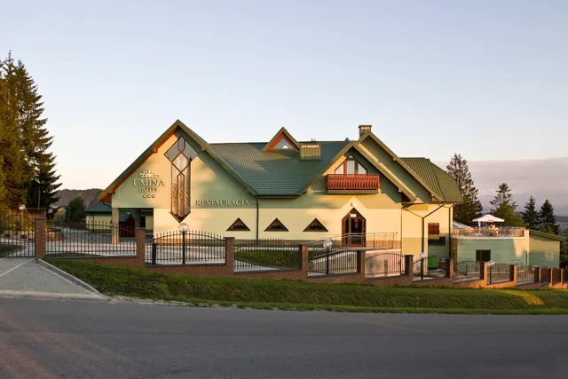 CwR Umina: accommodation in Czorsztyn with a swimming pool and a view of the Tatra Mountains and the lake