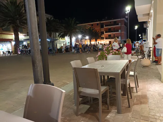 in Piazza - coffee, pizza & more