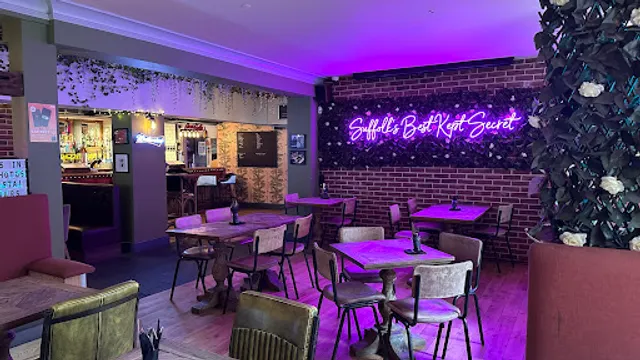 The Suffolk Hotel & Nine Jars