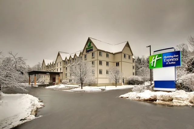 Holiday Inn Express & Suites Lincoln East - White Mountains by IHG