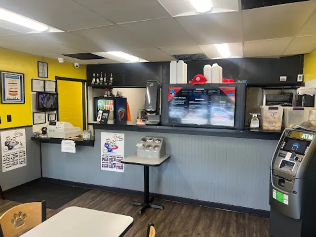 Dogs on the Chain & Gaming Lounge