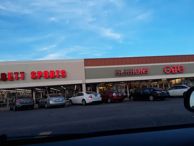 Cloverleaf Plaza Shopping Center