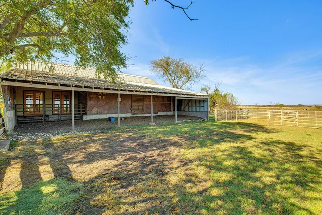 30 Mi to Fort Worth: Rural Retreat w/ Patio!