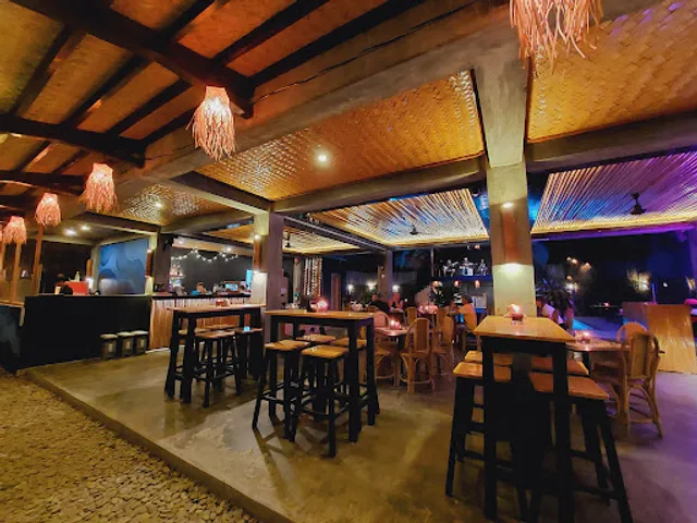 FLOW pool bar & resto