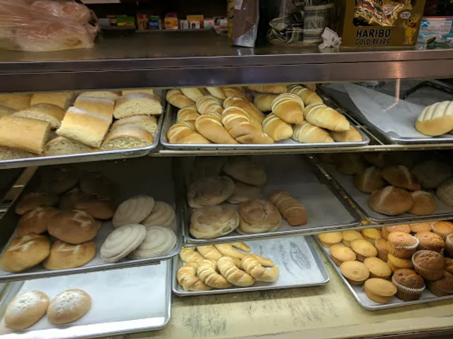 El Quiche Bakery Store