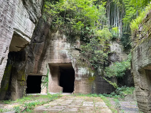 頼朝の湯石切場跡